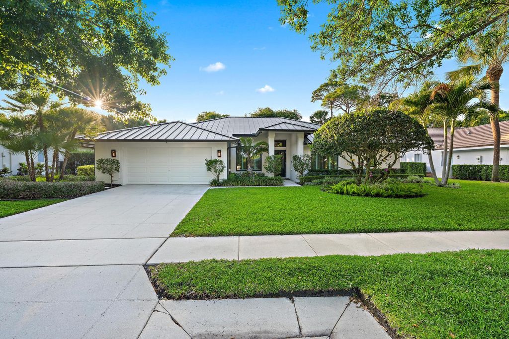 Photo of 6685 Winding Lake Drive, Jupiter, FL 33458 (MLS # B26023210)