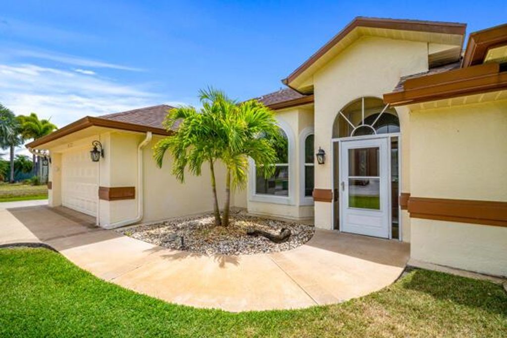 Photo of 5777 NW Eskimo Circle, Port Saint Lucie, FL 34986 (MLS # R11087295)
