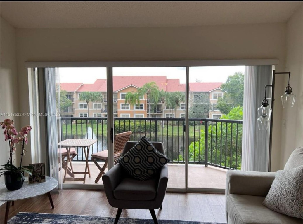 EDGEWATER - Residential