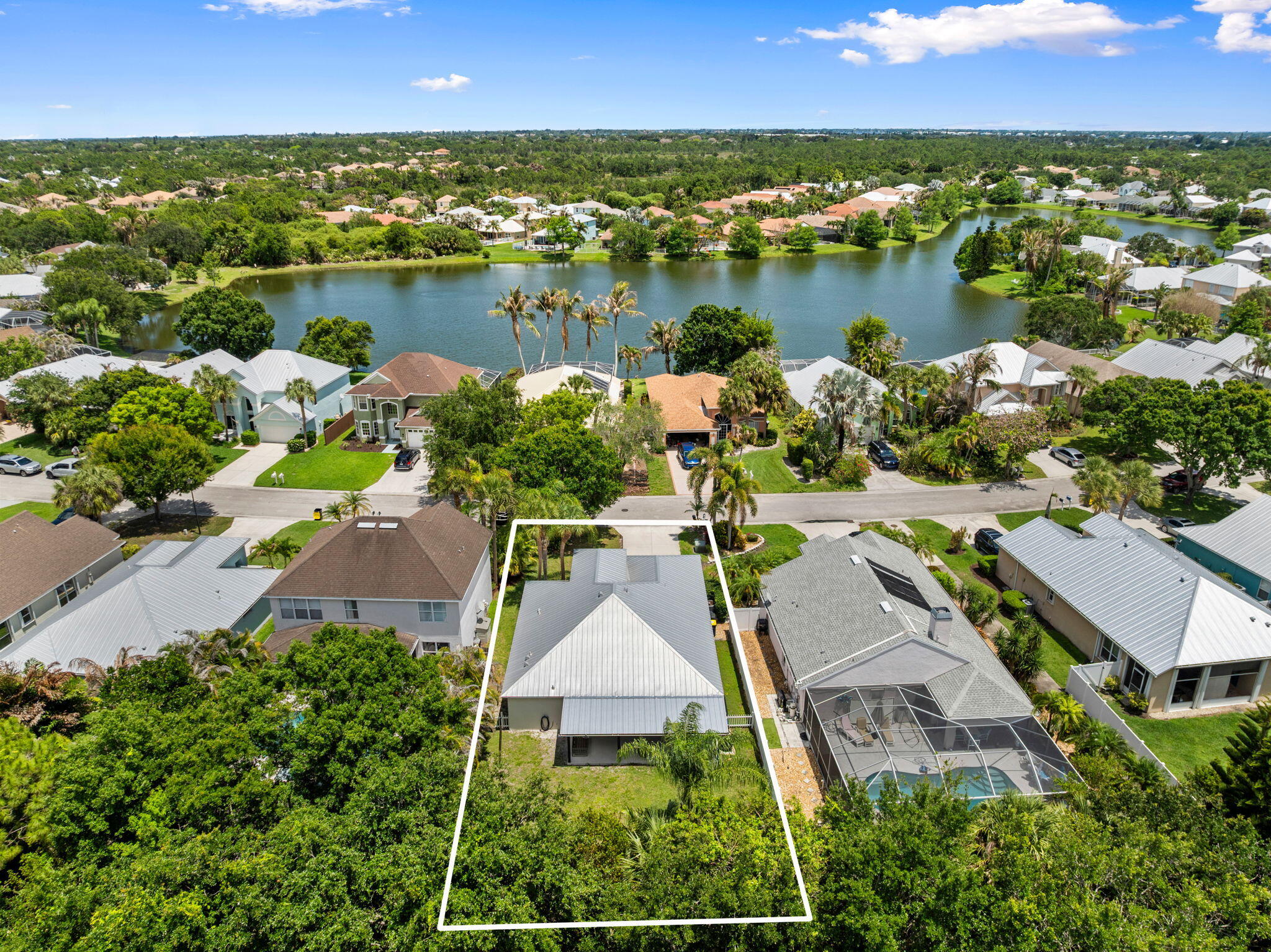 PINEAPPLE PLANTATION - Residential