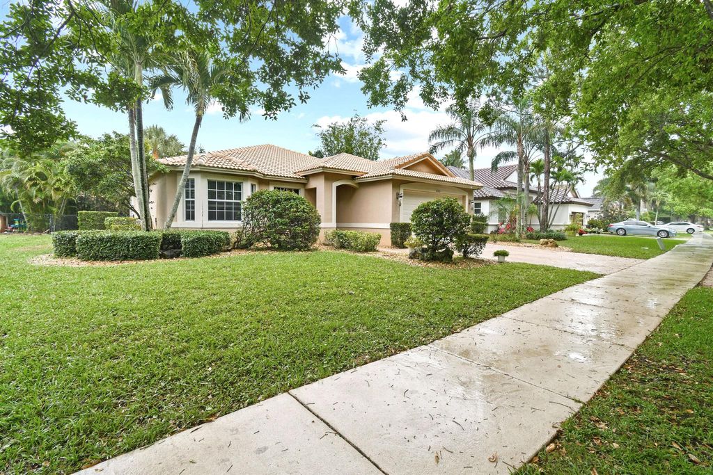 Photo of 1125 Egret Circle S, Jupiter, FL 33458 (MLS # R10971424)