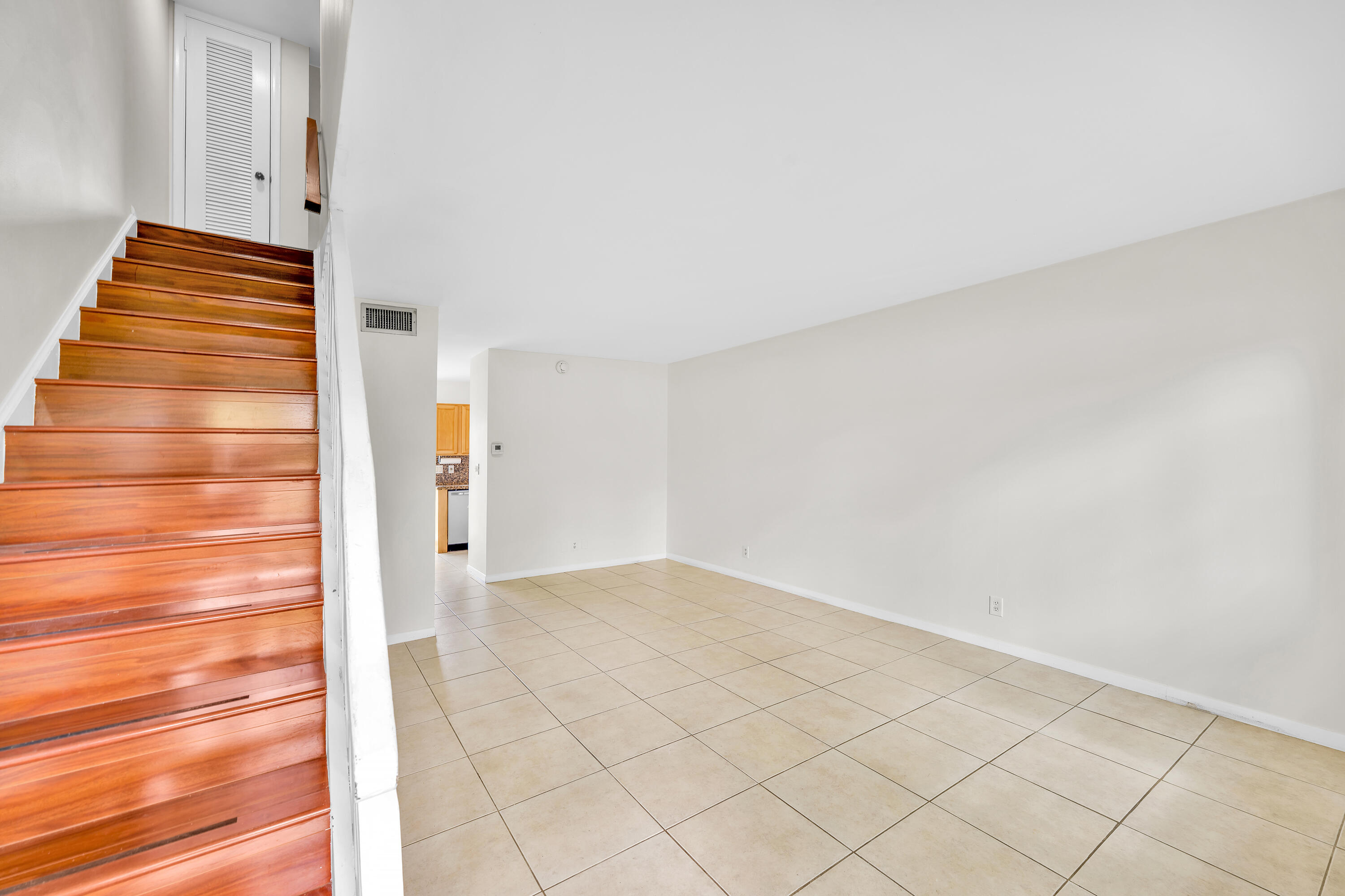 16 NE 20th Court B8