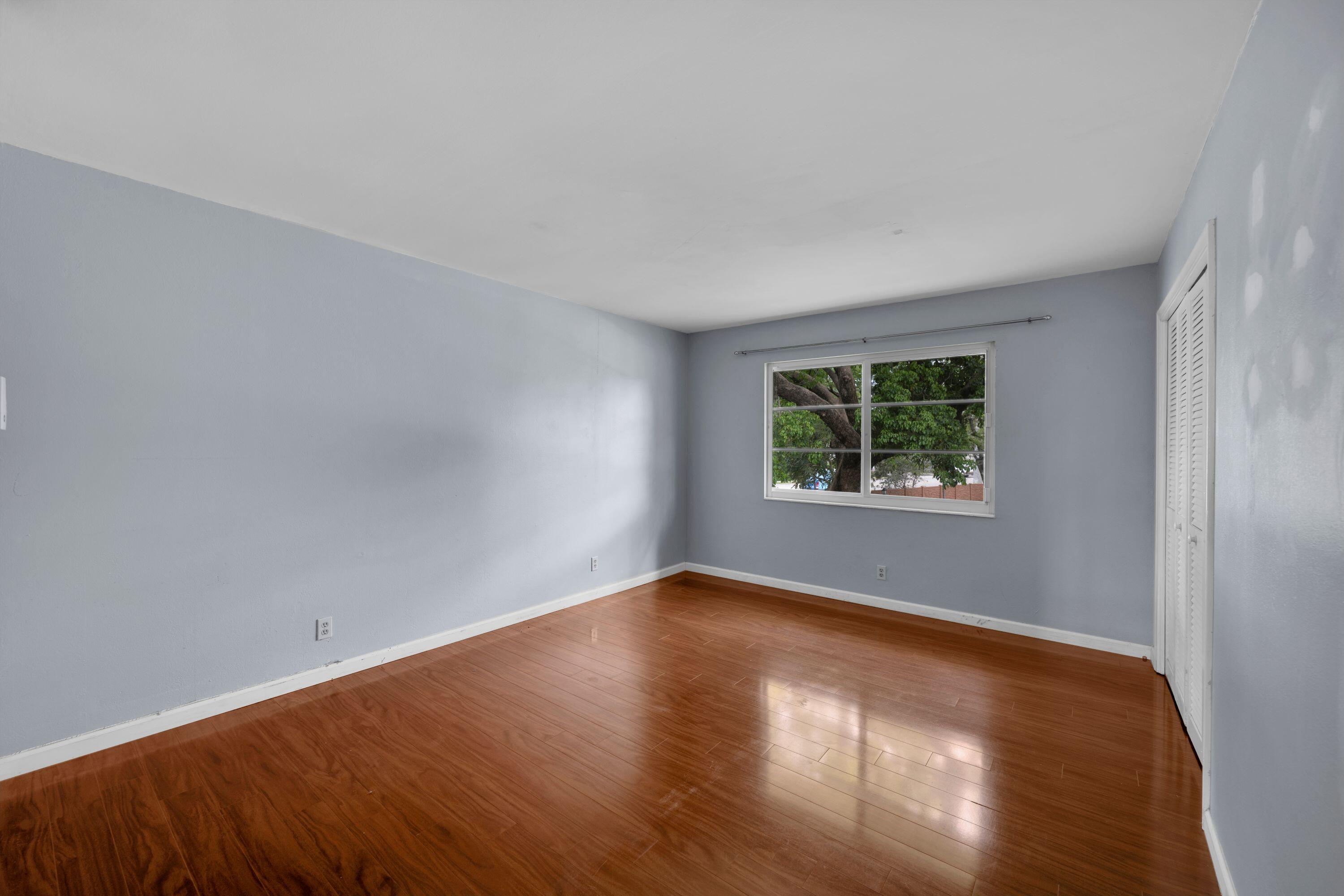 MANOR GROVE VILLAGE THREE CONDO - Residential