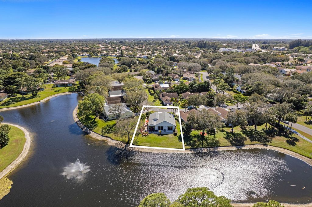 Photo of 7676 Kings Ride Rd, Boynton Beach, FL 33436 (MLS # R11166947)