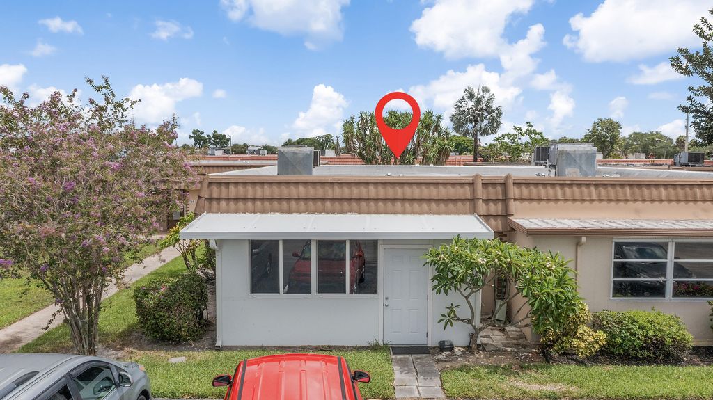 Photo of 154 Seville G, Delray Beach, FL 33446 (MLS # B26023670)