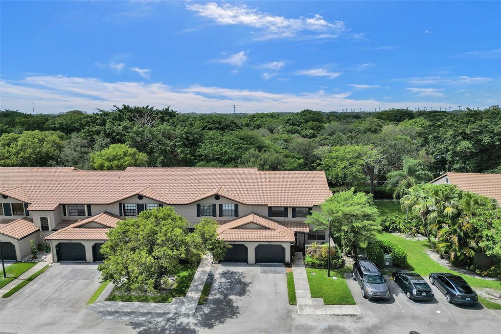 Photo of 9117 Vineyard Lake Drive, Plantation, FL 33324 (MLS # F10514308)