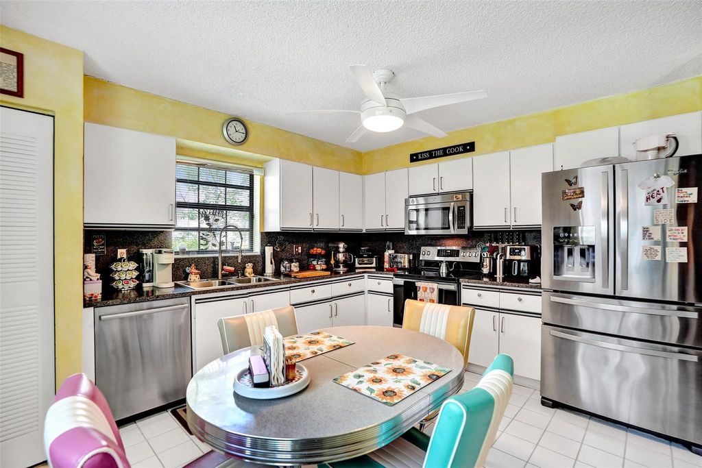 Photo of 9117 Vineyard Lake Drive, Plantation, FL 33324 (MLS # F10514308)