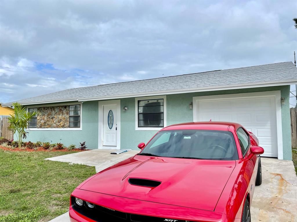 Photo of 913 SE Browning Avenue, Port Saint Lucie, FL 34983 (MLS # R10697299)