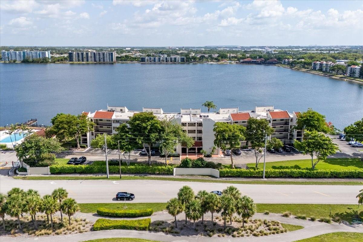 Welcome to Lake Emerald Condominiums! This fully updated 2-bedroom, 2-bathroom corner unit on the second floor offers stunning lake views. The spacious layout features modern finishes throughout, creating a bright and inviting atmosphere.
Enjoy peace of mind with the 40-year inspection completed. The Lake Emerald community is centered around a beautiful, expansive lake and offers resort-style amenities, including multiple pools, a fitness center, tennis courts, clubhouse, BBQ/picnic areas, playgrounds, and scenic docks perfect for relaxing by the water.
Don’t miss this opportunity to lease a turnkey unit in a vibrant, amenity-rich community in the heart of Oakland Park!