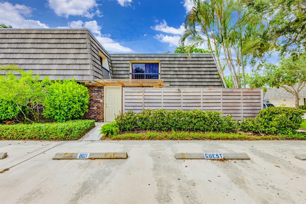 Photo of 801 8th Terrace, Palm Beach Gardens, FL 33418 (MLS # R10912892)