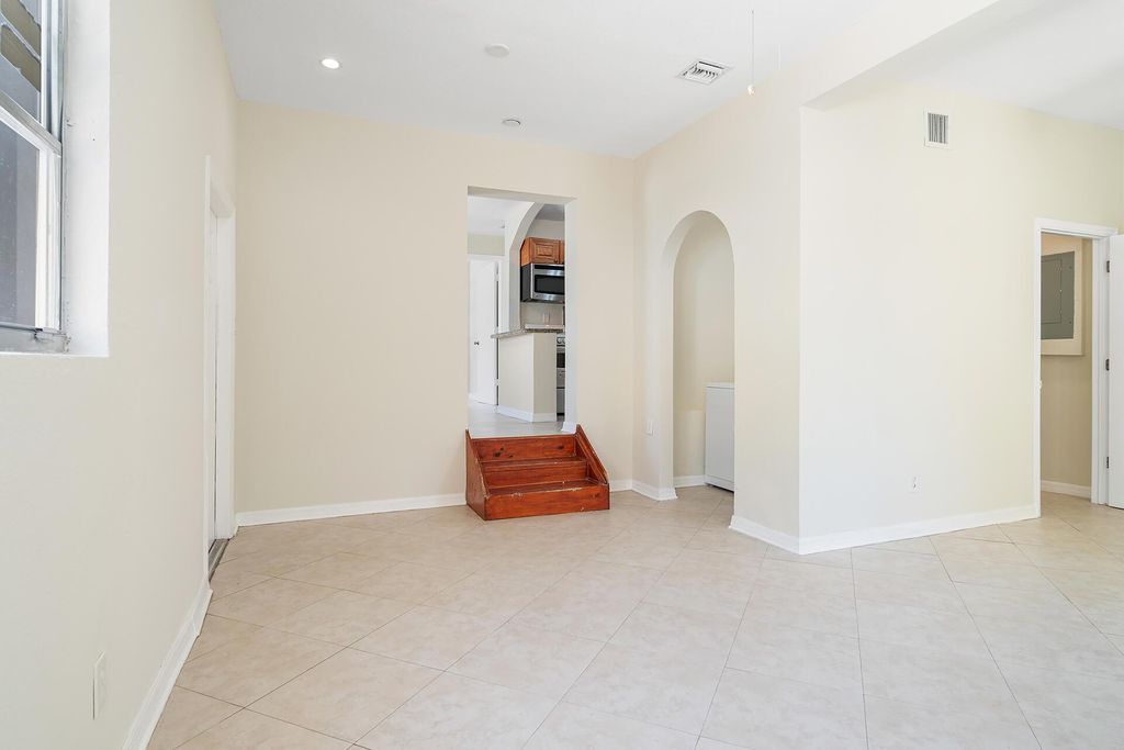 Photo of 215 S Federal Highway #2, Lake Worth Beach, FL 33460 (MLS # R11093521)