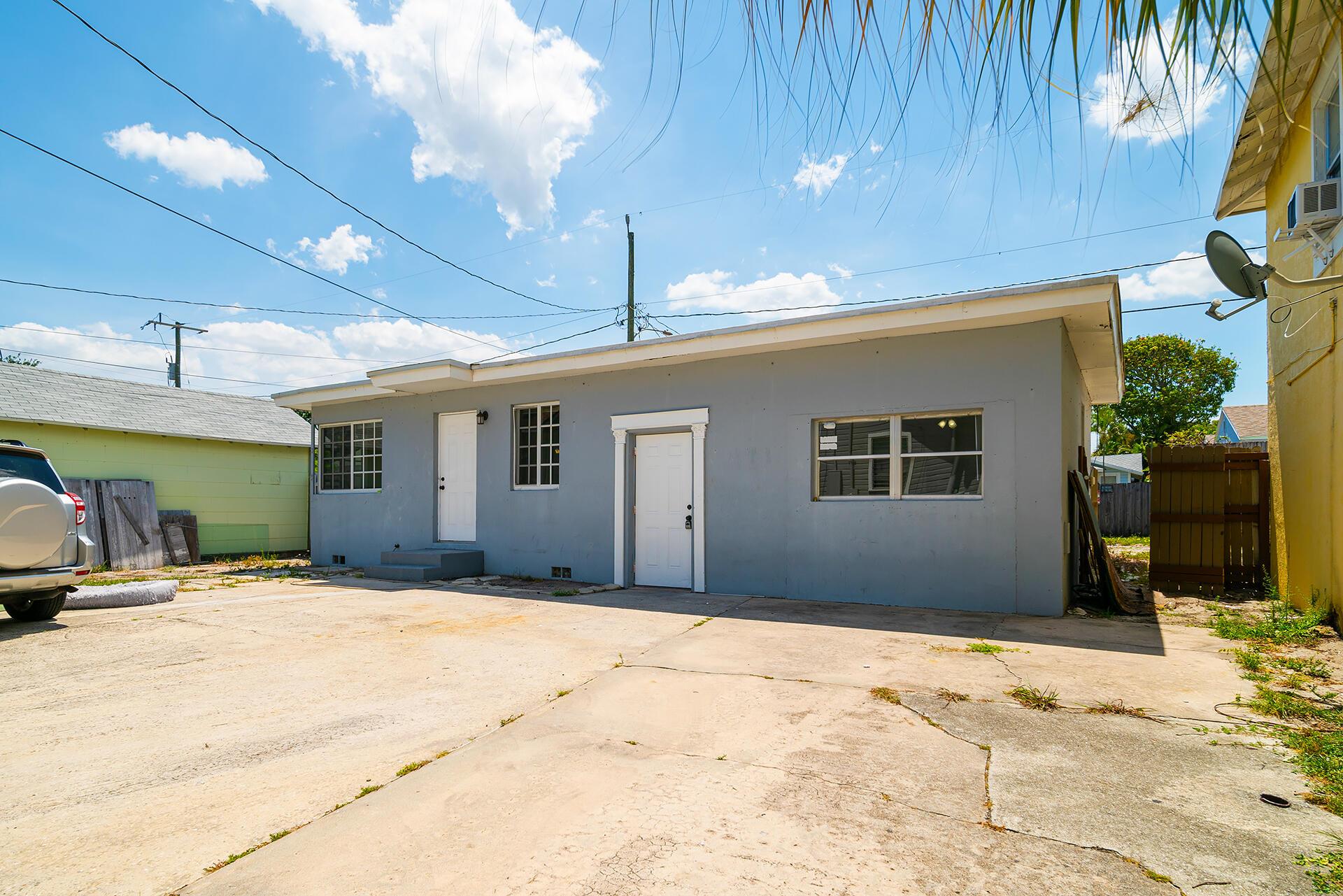 215 S Federal Highway #2