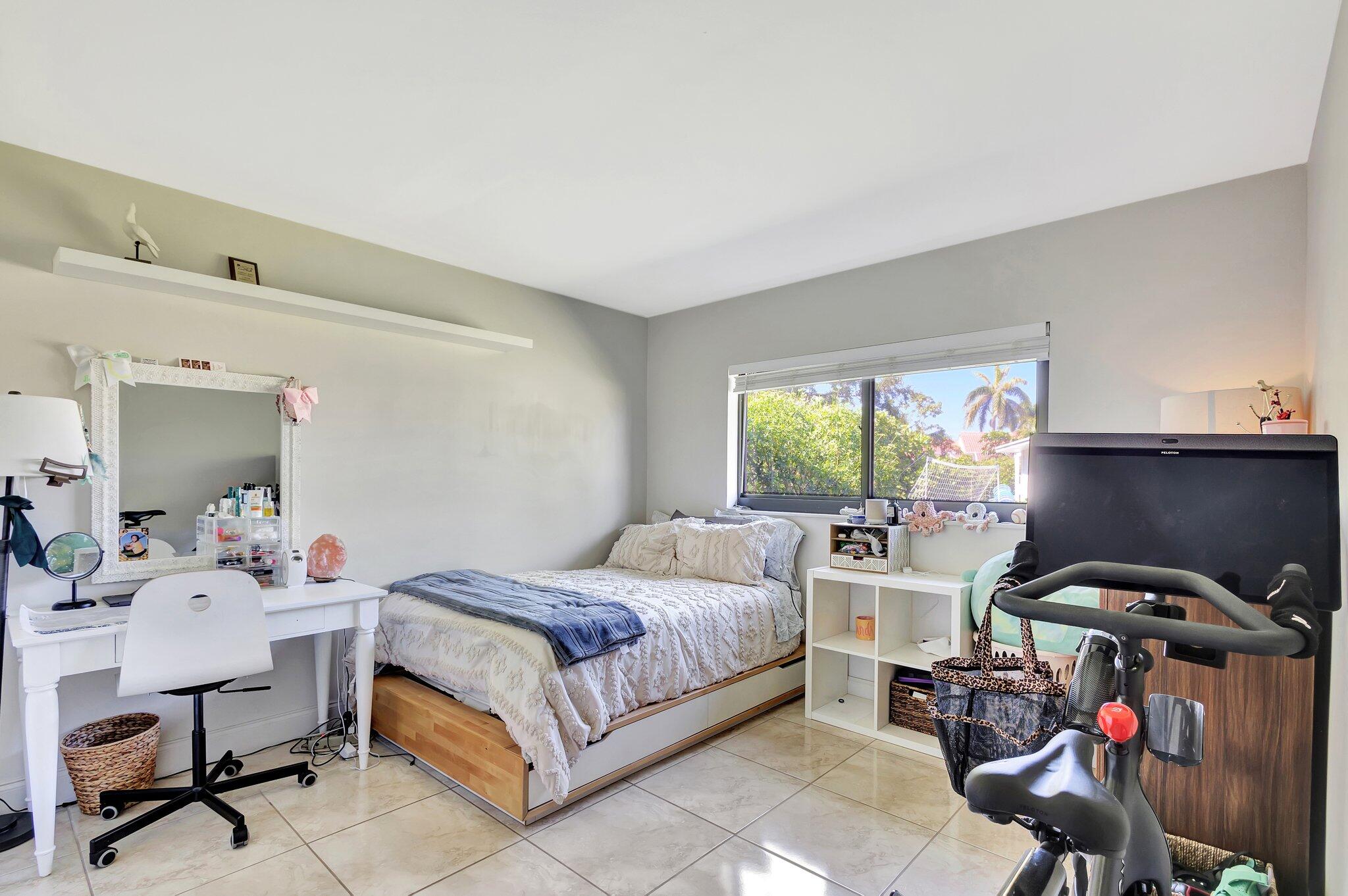 CROMWELL ESTATES - Residential Lease