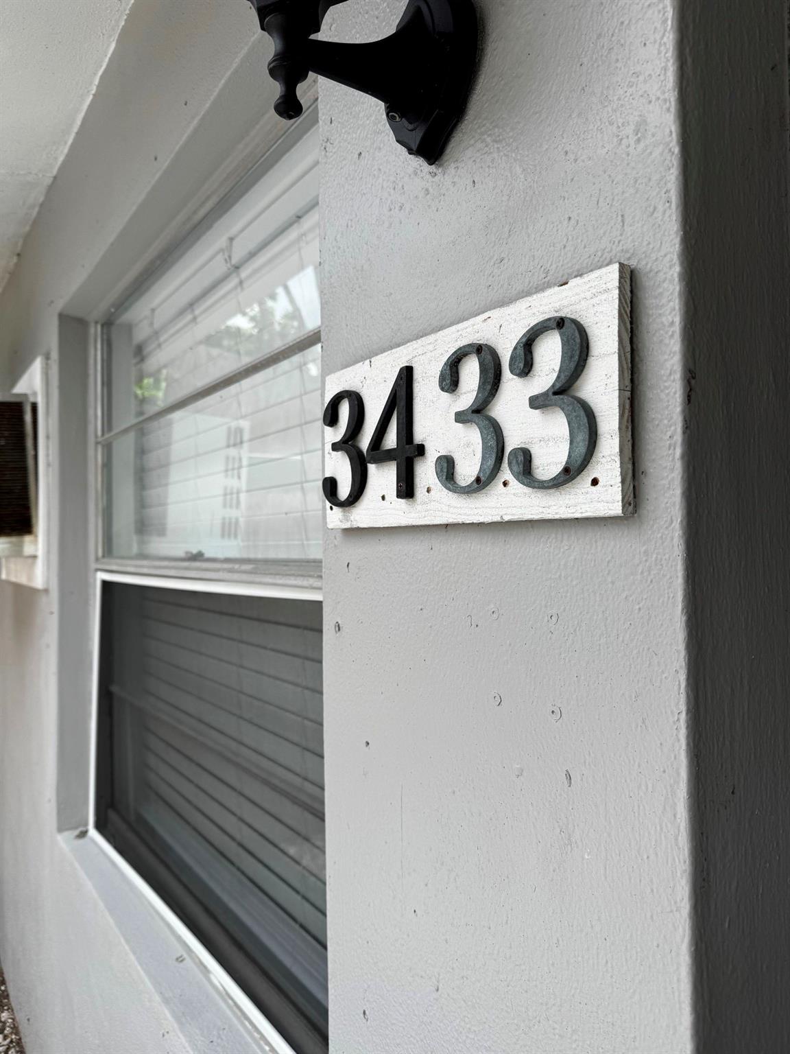 Very nice remodeled 2 bedroom 1 bath apartment. Quick and easy