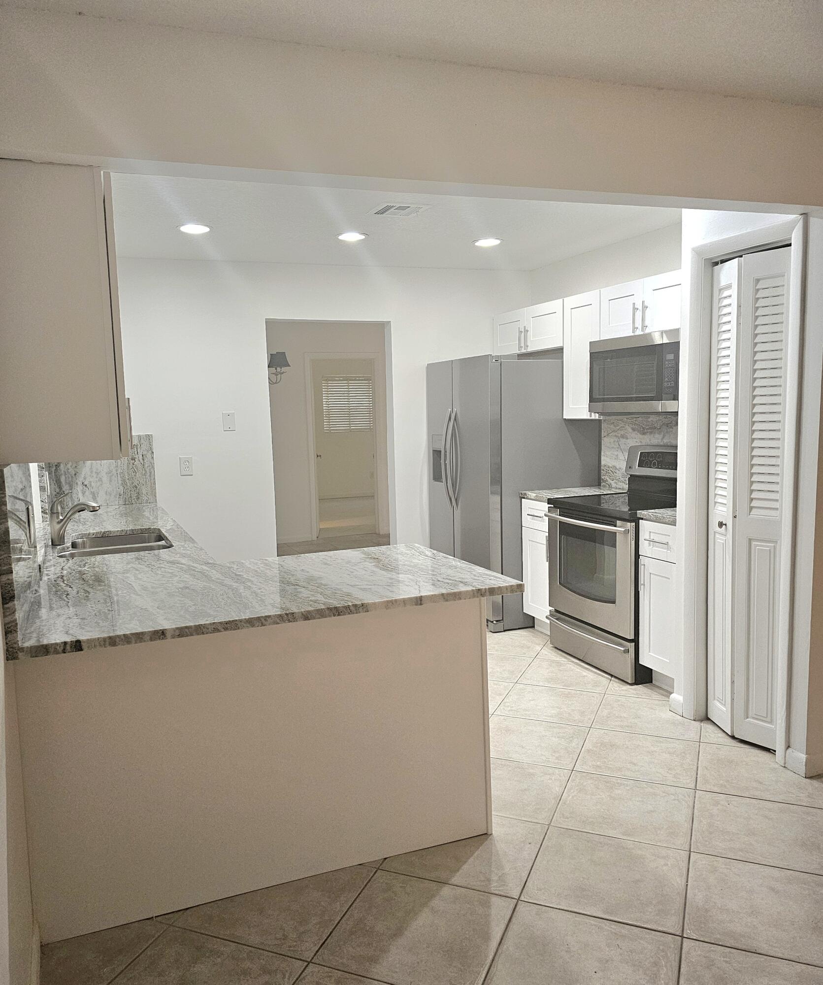 SOUTH SHORE 4 OF WELLINGTON - Residential Lease