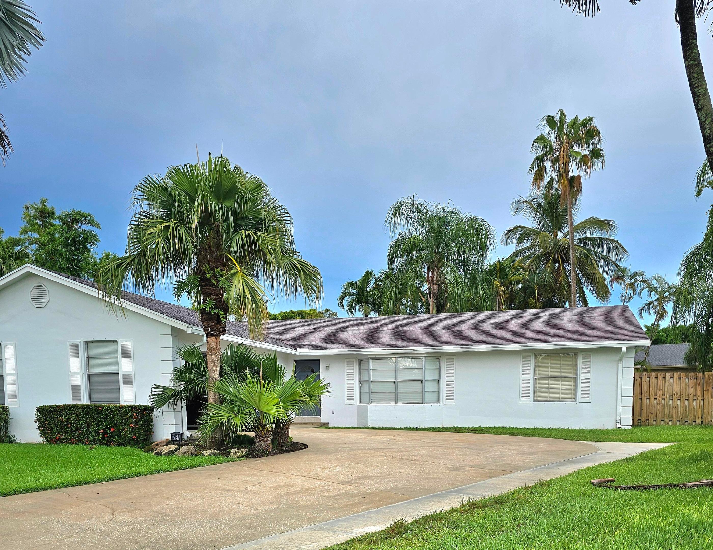 SOUTH SHORE 4 OF WELLINGTON - Residential Lease