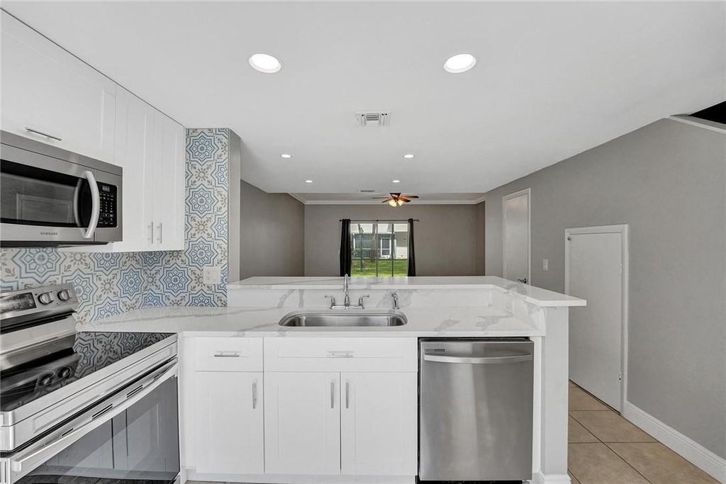 Photo of 55 SW 3rd Street, Pompano Beach, FL 33060 (MLS # B26021026)