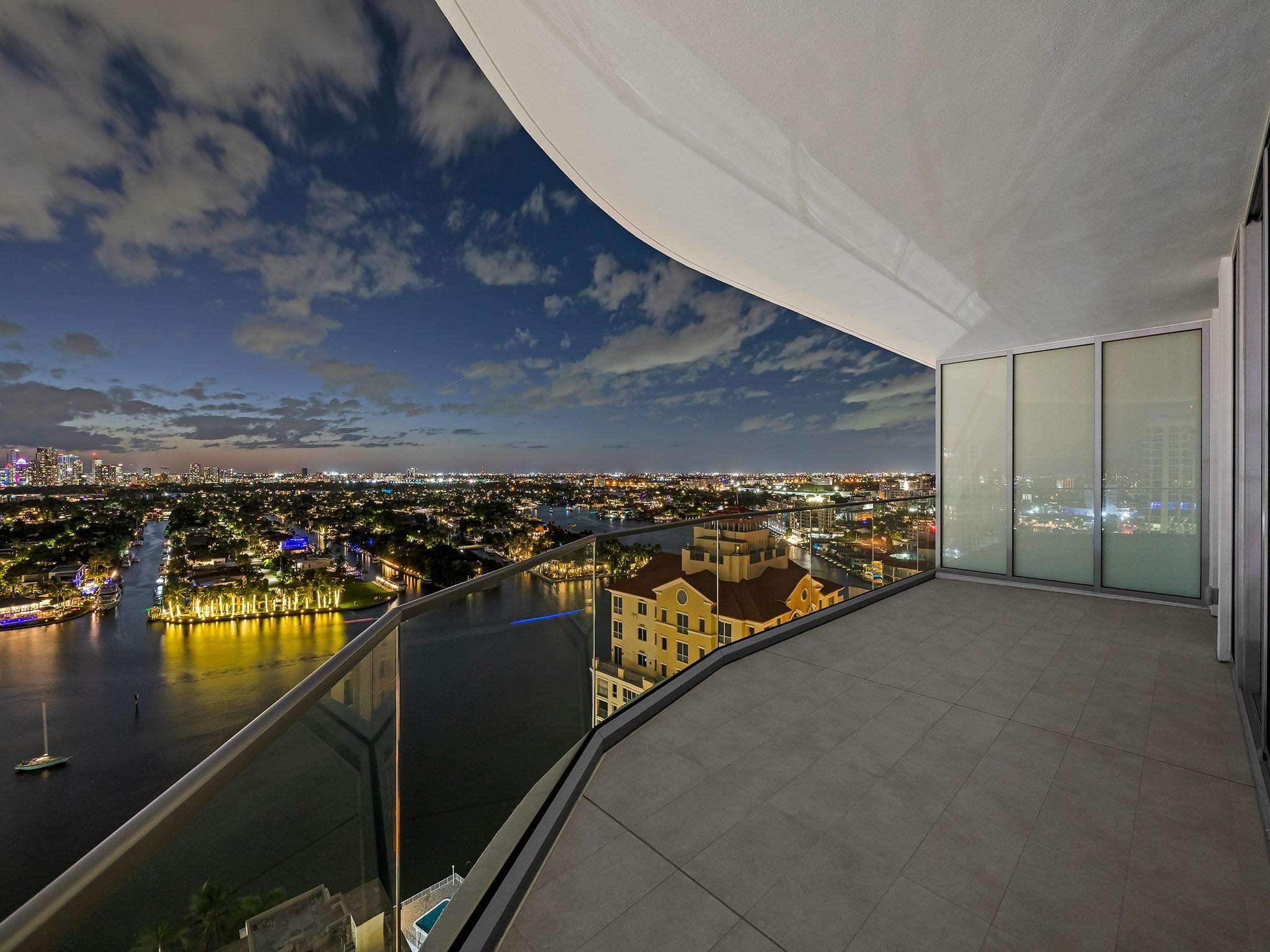 SELENE OCEANFRONT RESIDEN - Residential