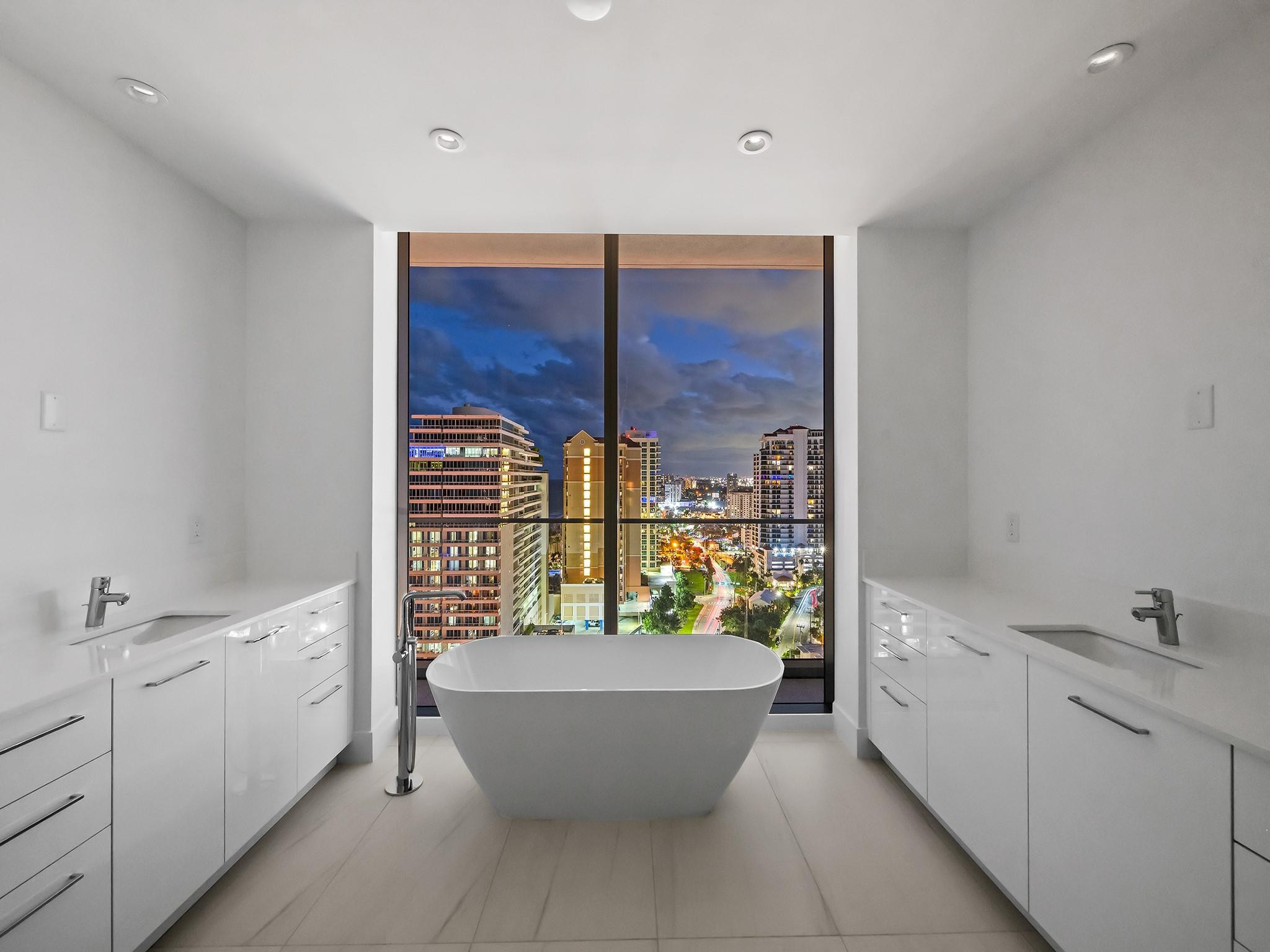 SELENE OCEANFRONT RESIDEN - Residential