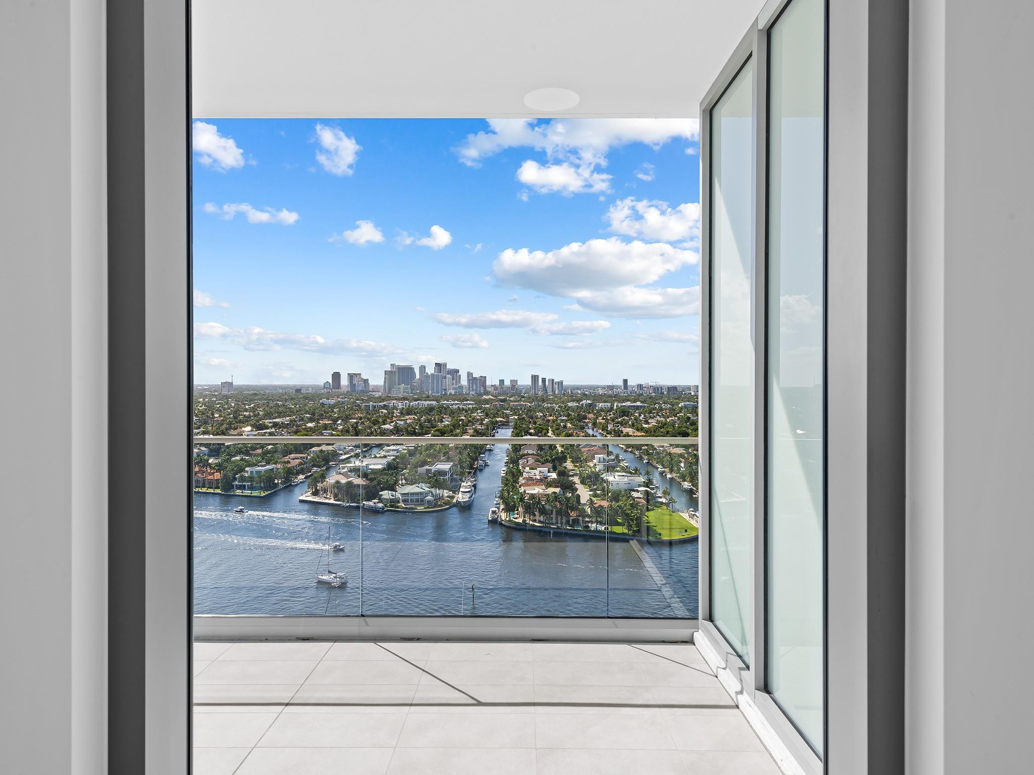 SELENE OCEANFRONT RESIDEN - Residential