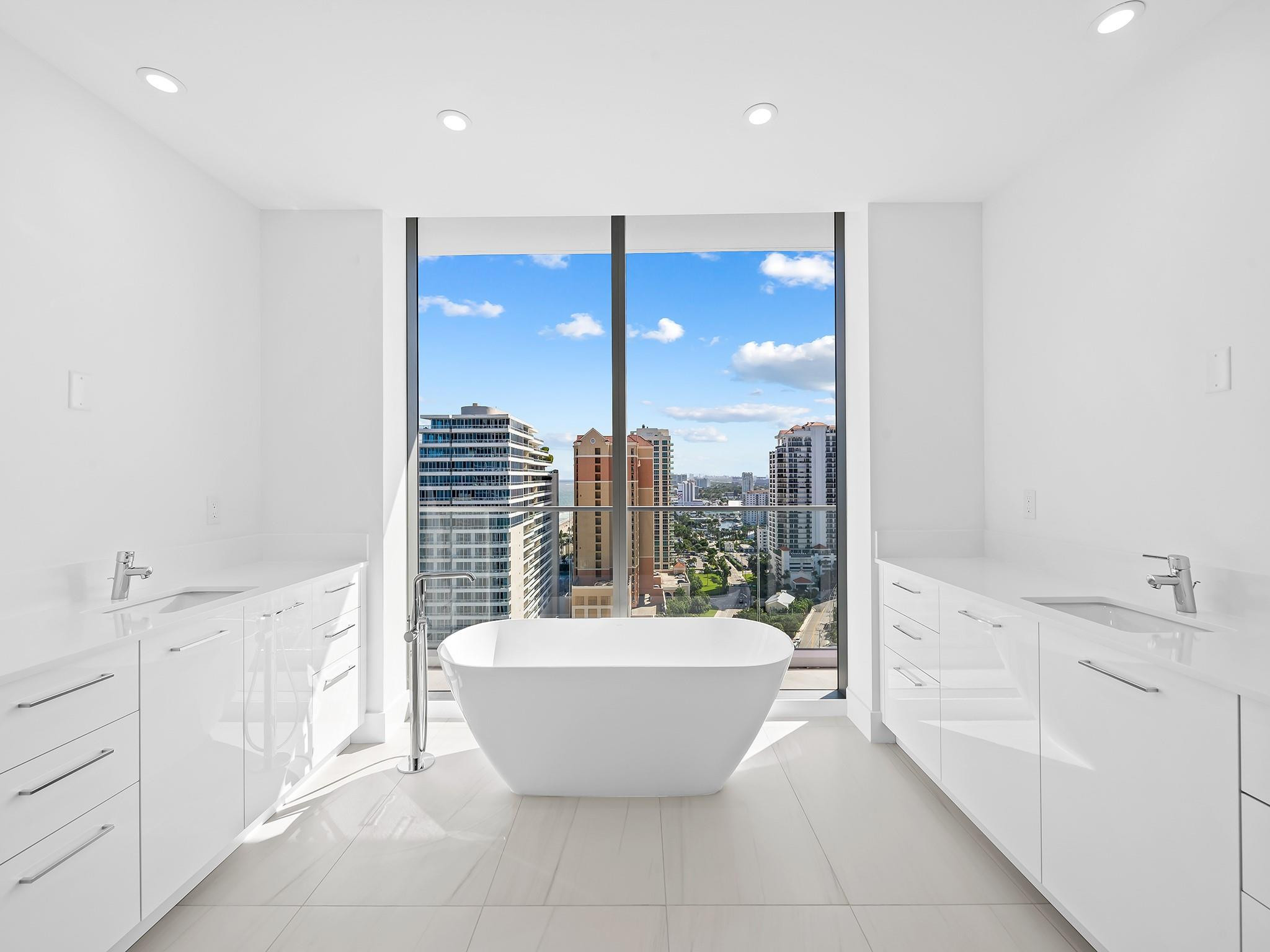 SELENE OCEANFRONT RESIDEN - Residential