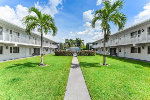 Tiny photo for 4111 NE 21st Way #204, Lighthouse Point, FL 33064 (MLS # B26057838)