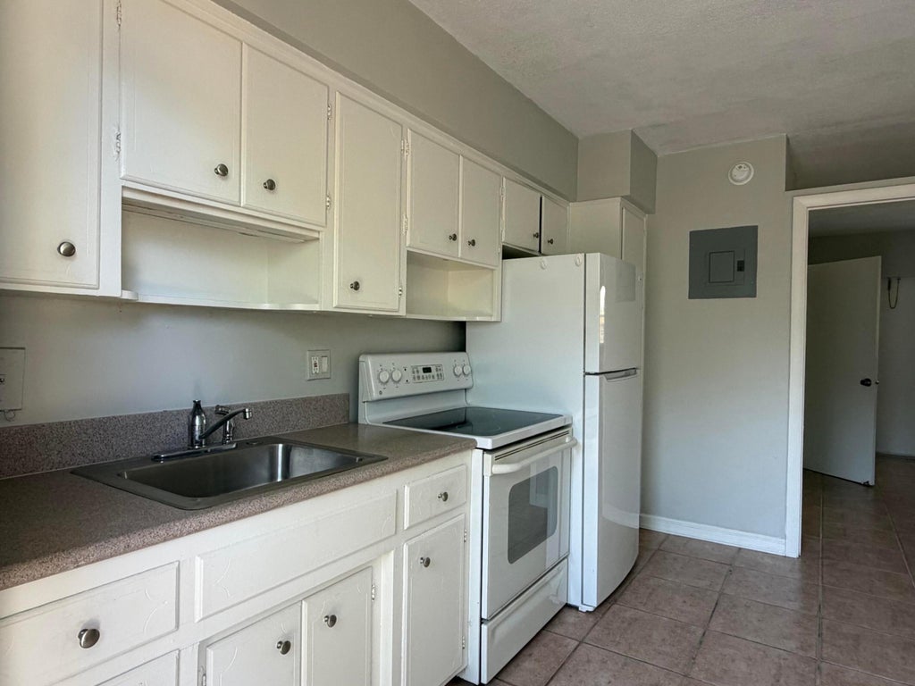 Photo of 3041 NE 20th Terrace, Fort Lauderdale, FL 33306 (MLS # B26064742)