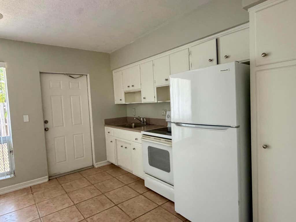 Photo of 3041 NE 20th Terrace, Fort Lauderdale, FL 33306 (MLS # B26064742)