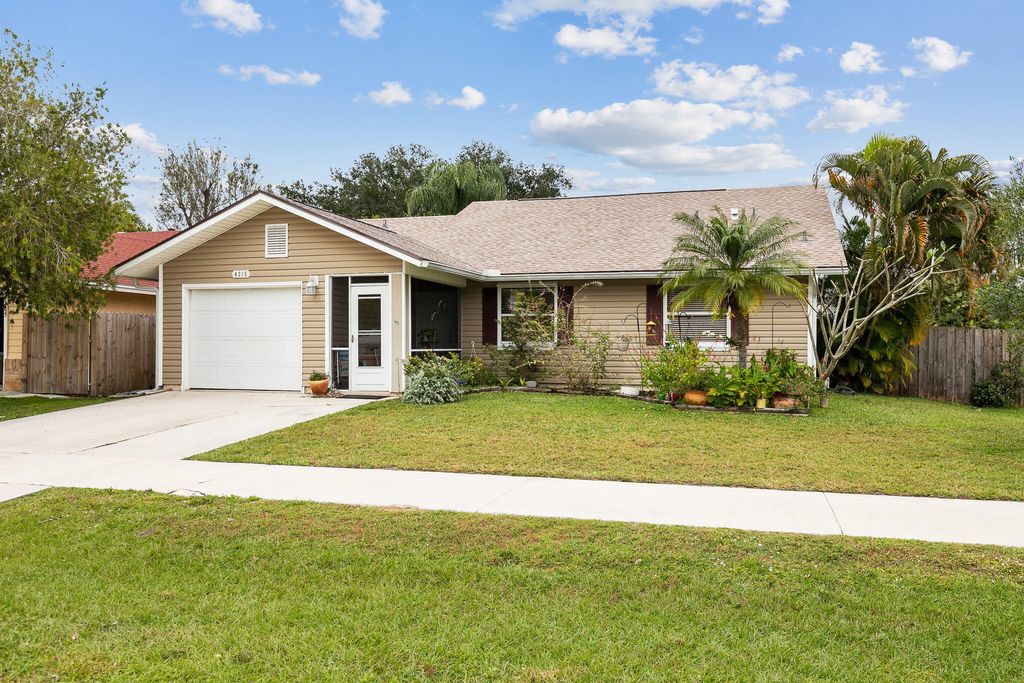 Photo of 4315 SE Tamarind Street, Stuart, FL 34997 (MLS # R10781496)
