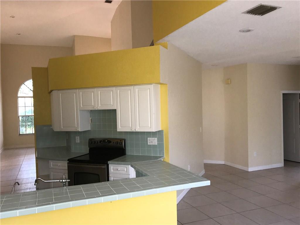 LAKEVIEW DRIVE SUBDIVISIO - Residential Lease