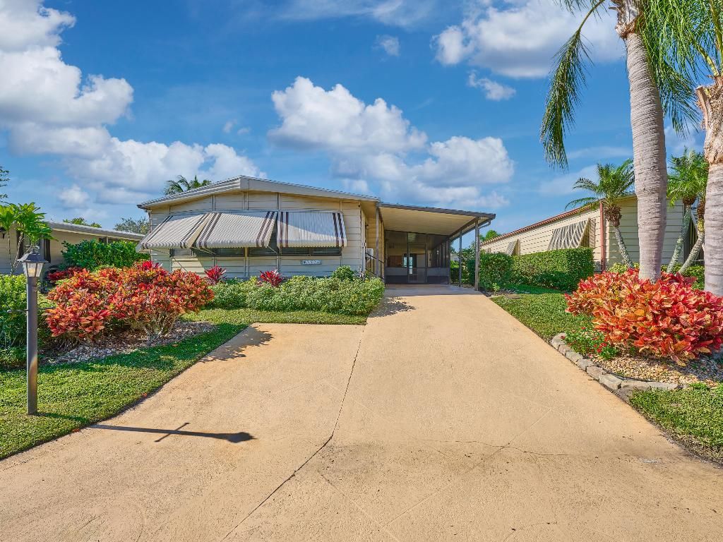 Photo of 7526 SE Independence Avenue, Hobe Sound, FL 33455 (MLS # R11146079)