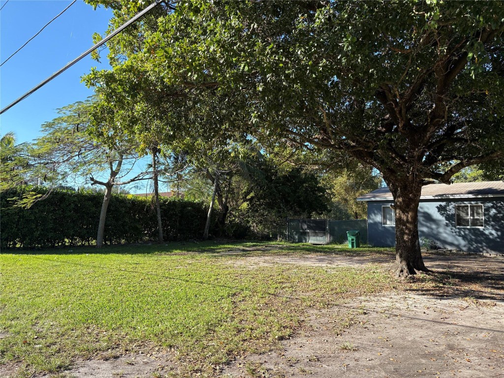 BISCAYNE GDNS SEC D - Residential Lease