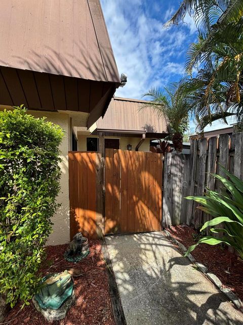 3536 Gardens Drive E B Palm Beach Gardens FL 33410