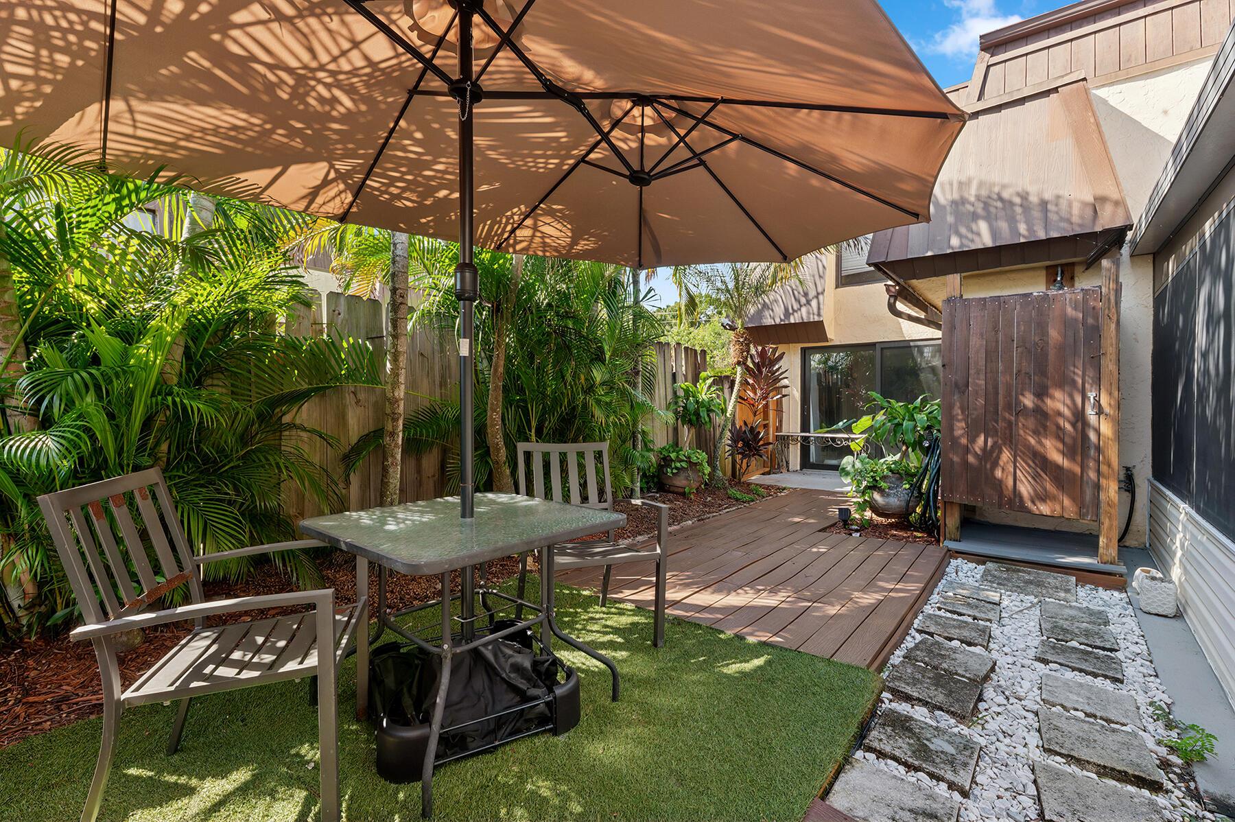 CEDAR GARDENS TOWNHOUSES - Residential