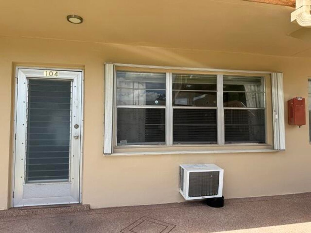 Photo of 104 Hastings G, West Palm Beach, FL 33417 (MLS # B26033191)