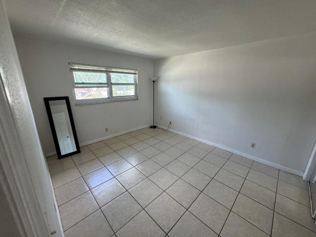 PALMS AT DANIA BEACH COND - Residential Lease