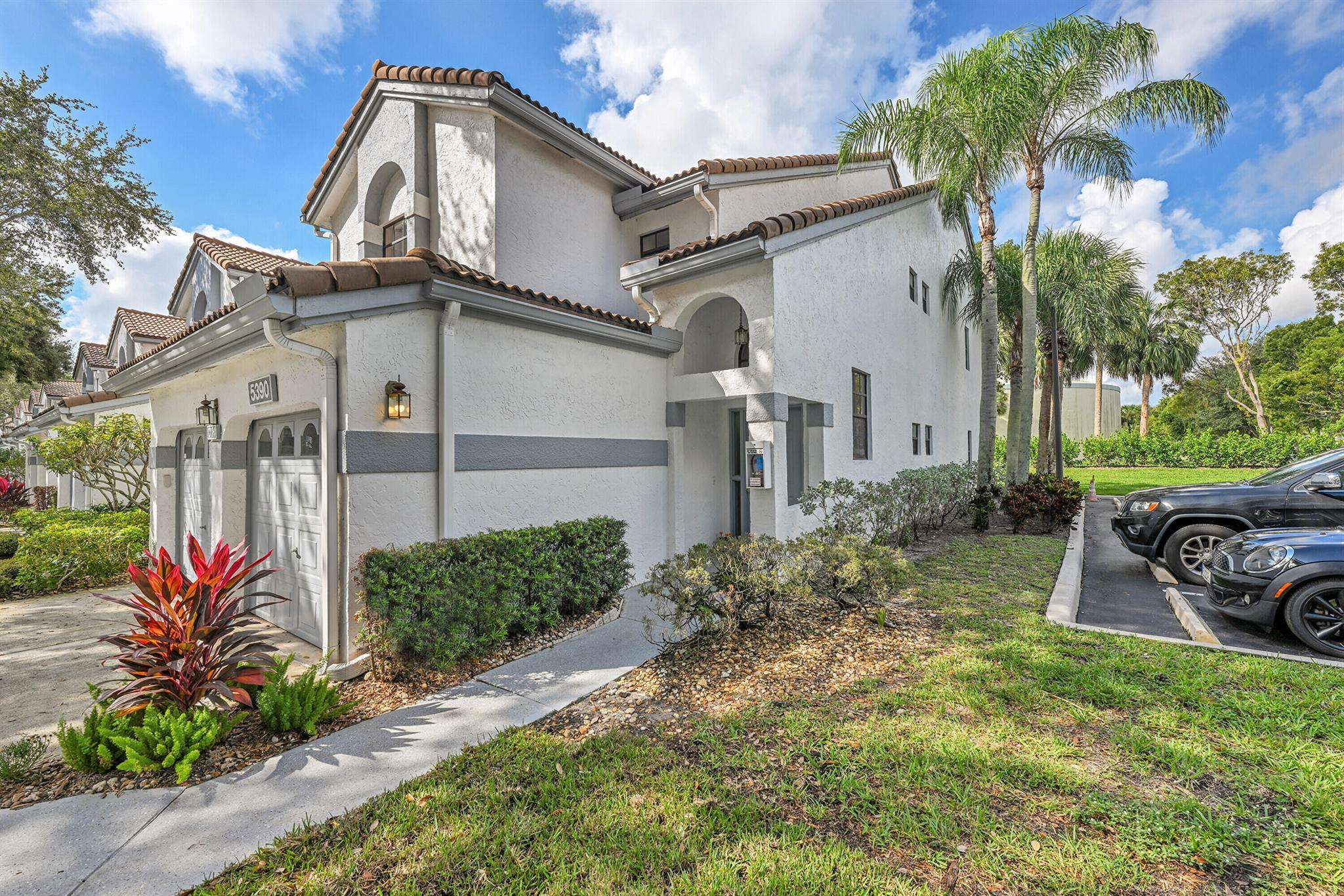 Platina/ Alexandra Villag - Residential