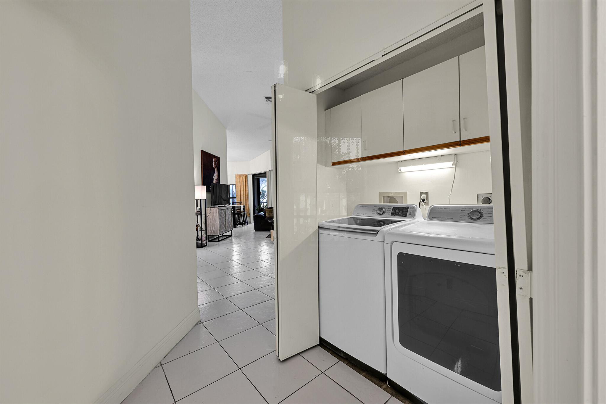 Platina/ Alexandra Villag - Residential