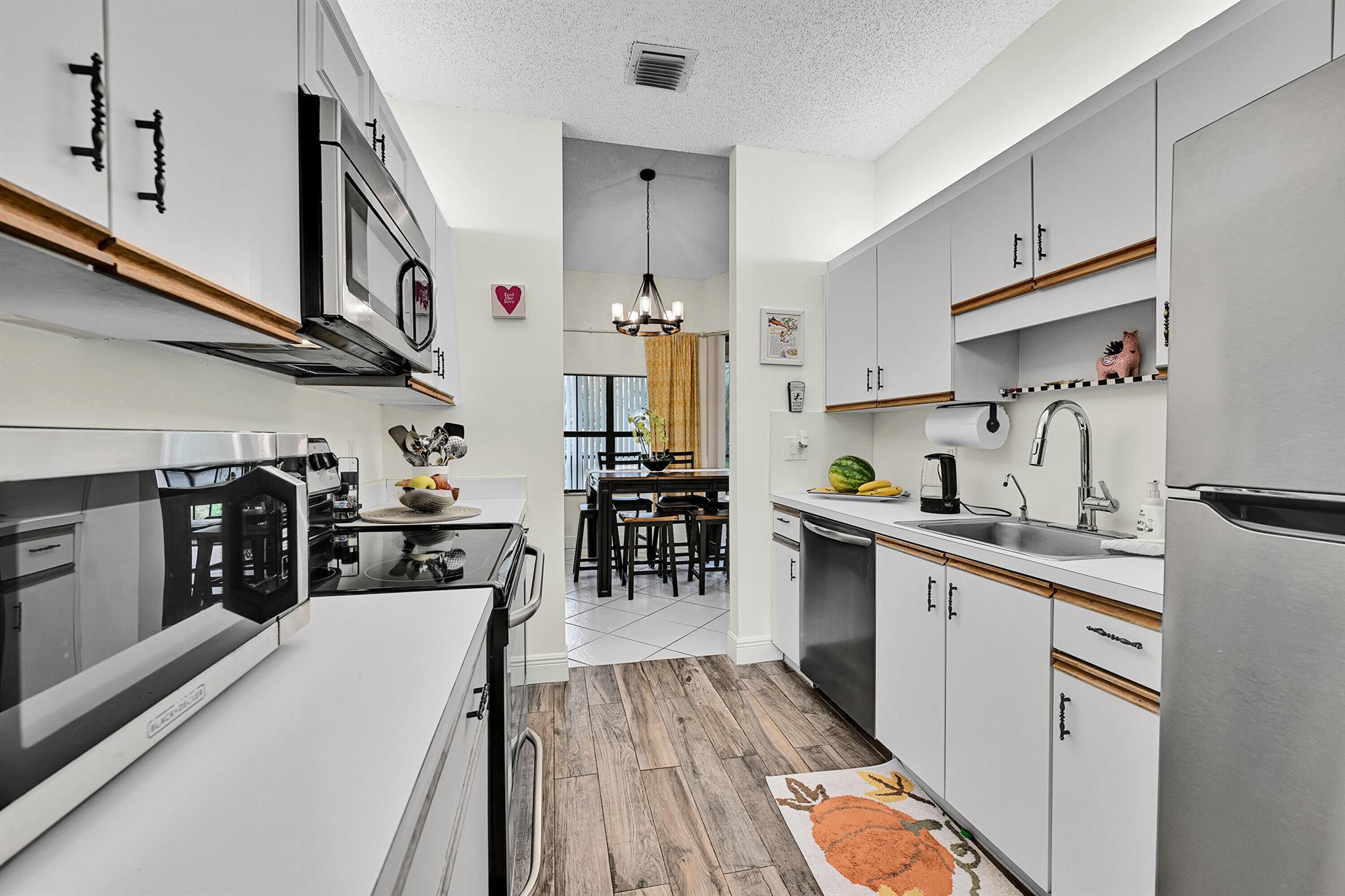 Platina/ Alexandra Villag - Residential