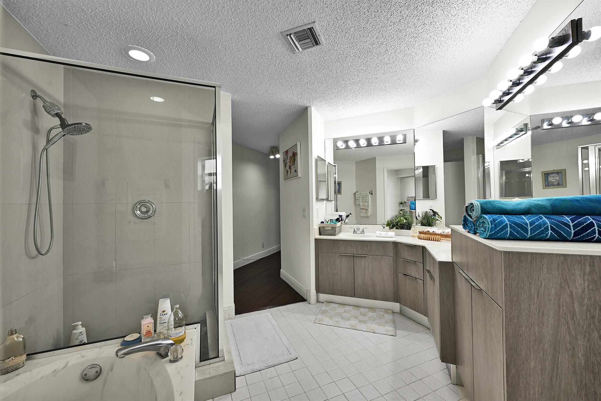 Platina/ Alexandra Villag - Residential