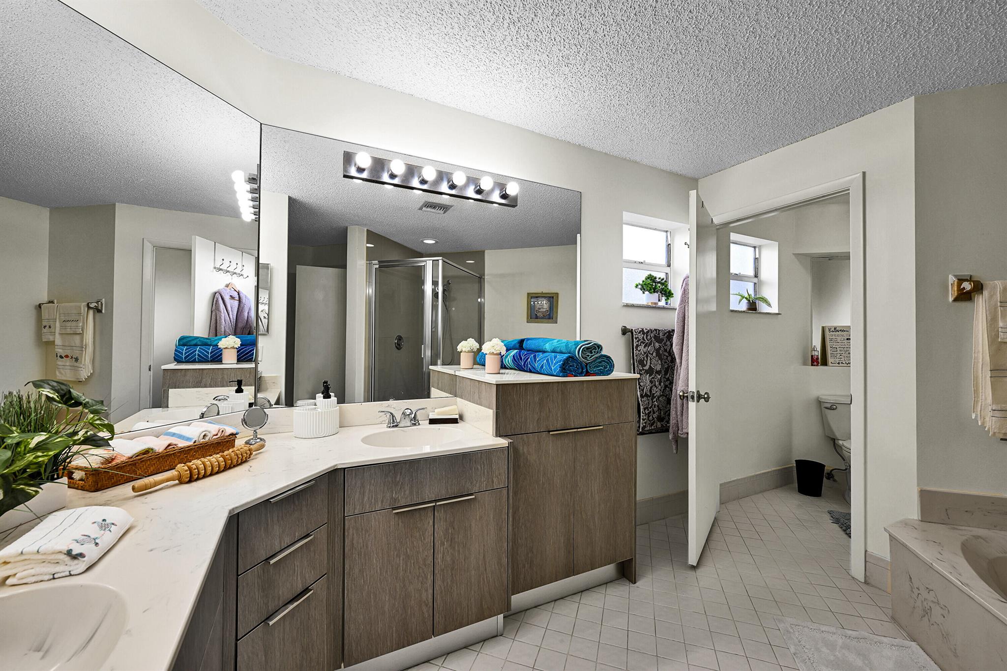 Platina/ Alexandra Villag - Residential