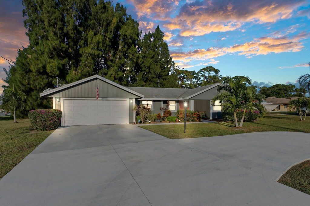 Photo of 701 SE Polynesian Avenue, Port Saint Lucie, FL 34983 (MLS # R10940094)