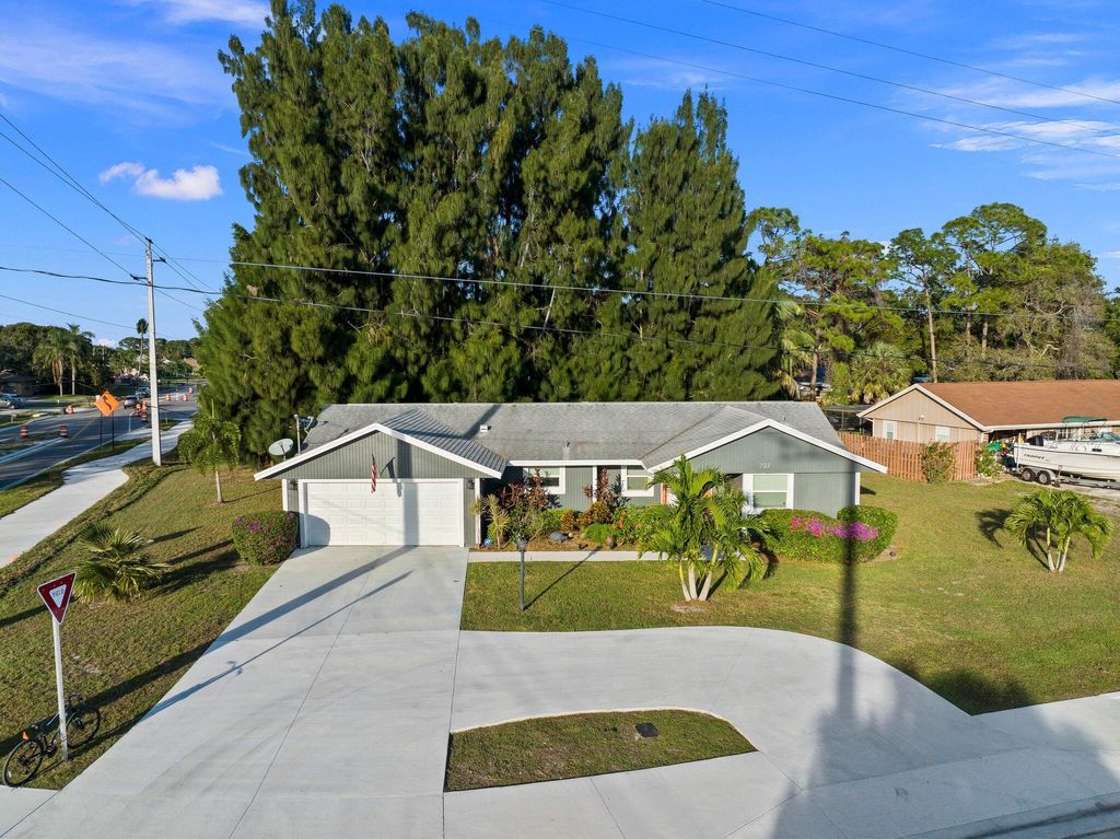 Photo of 701 SE Polynesian Avenue, Port Saint Lucie, FL 34983 (MLS # R10940094)