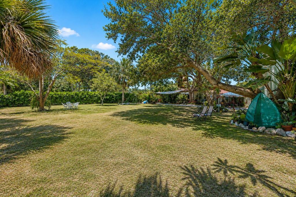 Photo of 706 N Palmway, Lake Worth Beach, FL 33460 (MLS # B26026502)