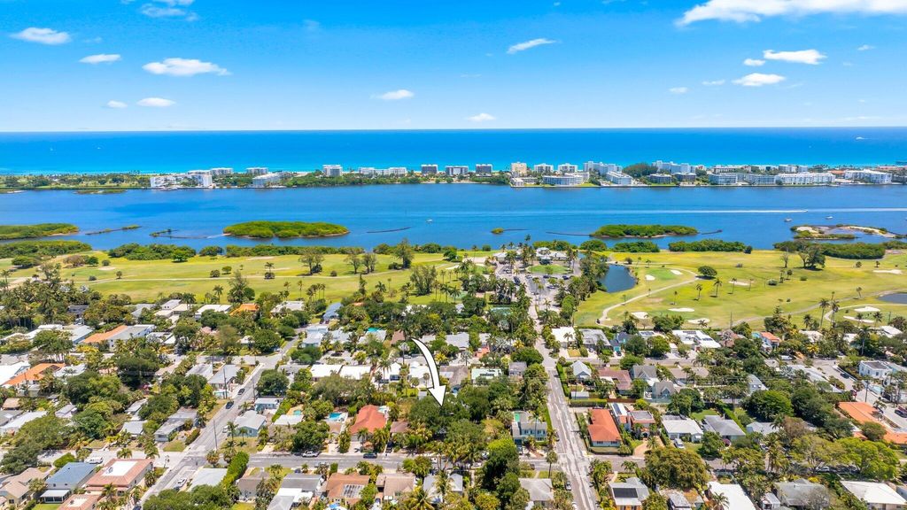 Photo of 706 N Palmway, Lake Worth Beach, FL 33460 (MLS # B26026502)