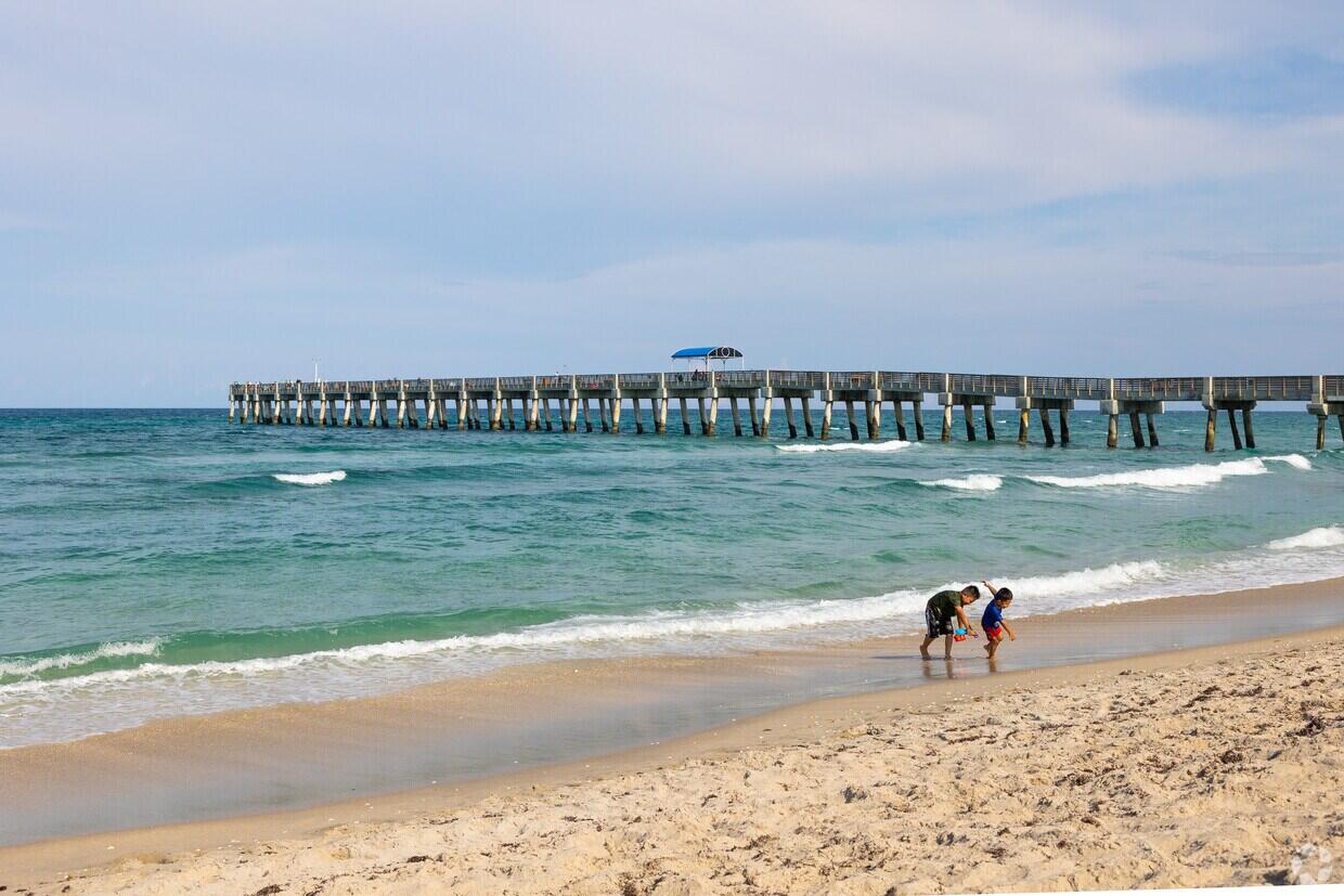 LAKE WORTH TOWN OF - Land
