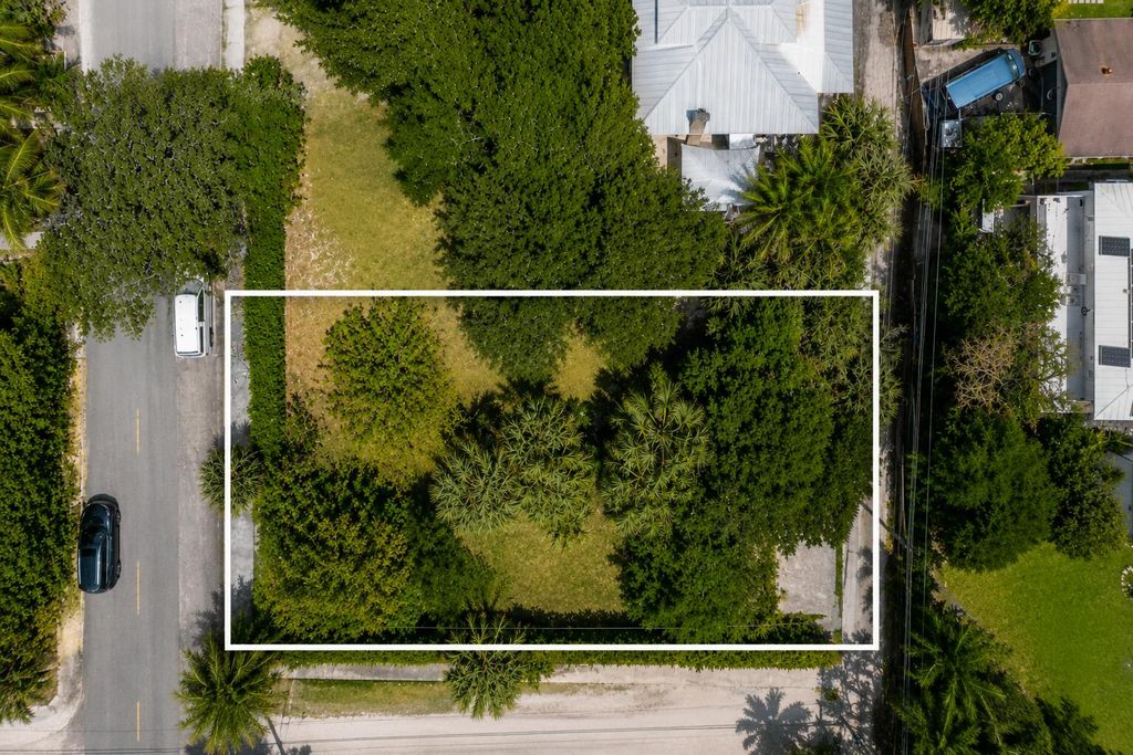 Photo of 706 N Palmway, Lake Worth Beach, FL 33460 (MLS # B26026502)