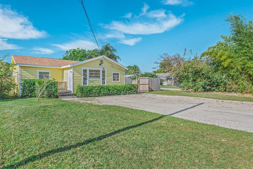 Photo of 3268 SE Golden Gate Avenue, Stuart, FL 34997 (MLS # R10682075)