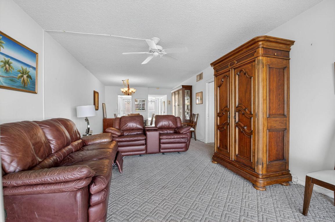 PENTHOUSE HIGHLANDS CONDO - Residential