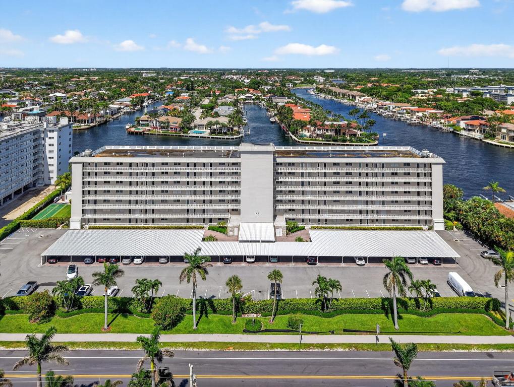 PENTHOUSE HIGHLANDS CONDO - Residential